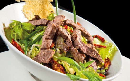 Acılı Biftekli Salata