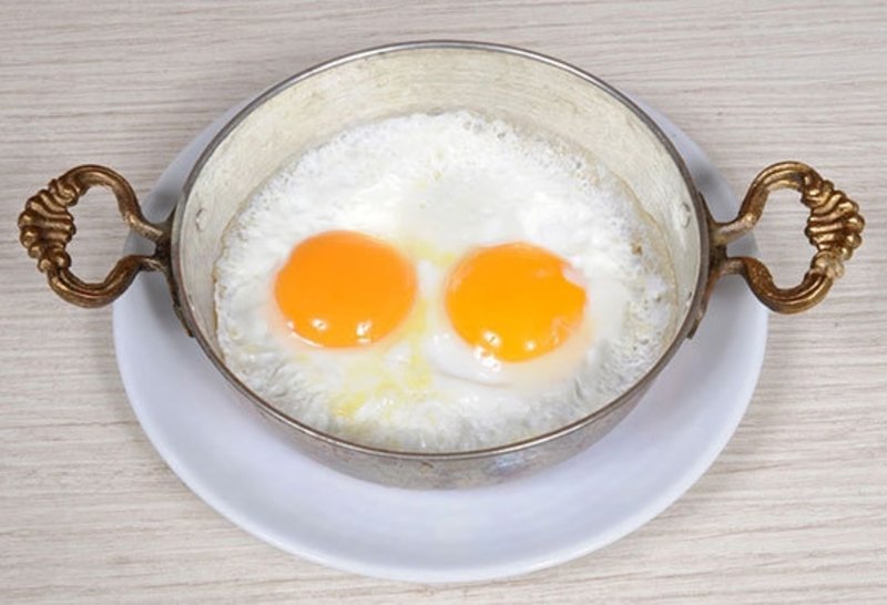 Sade Yumurta