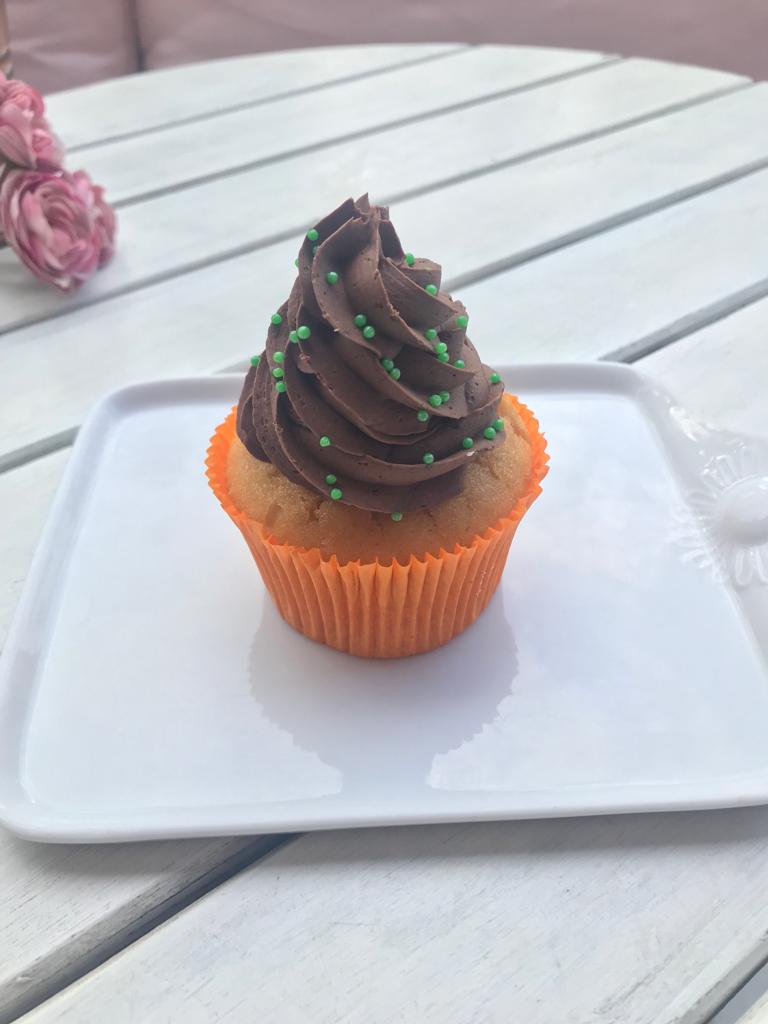 Vegan Çikolata Vişne Cupcake