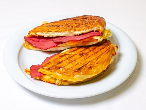 Füme Etli Gurme Tost