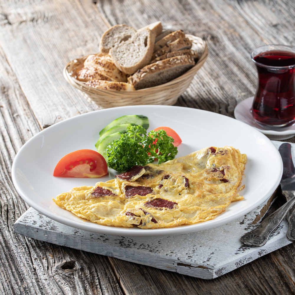 SUCUKLU OMLET