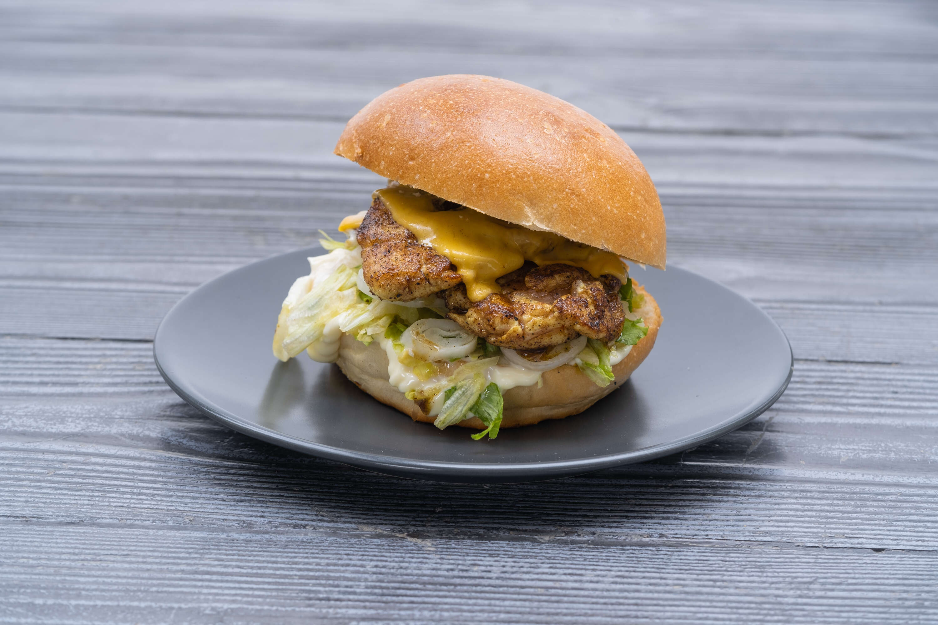 Köri Soslu Izgara Tavuk Burger