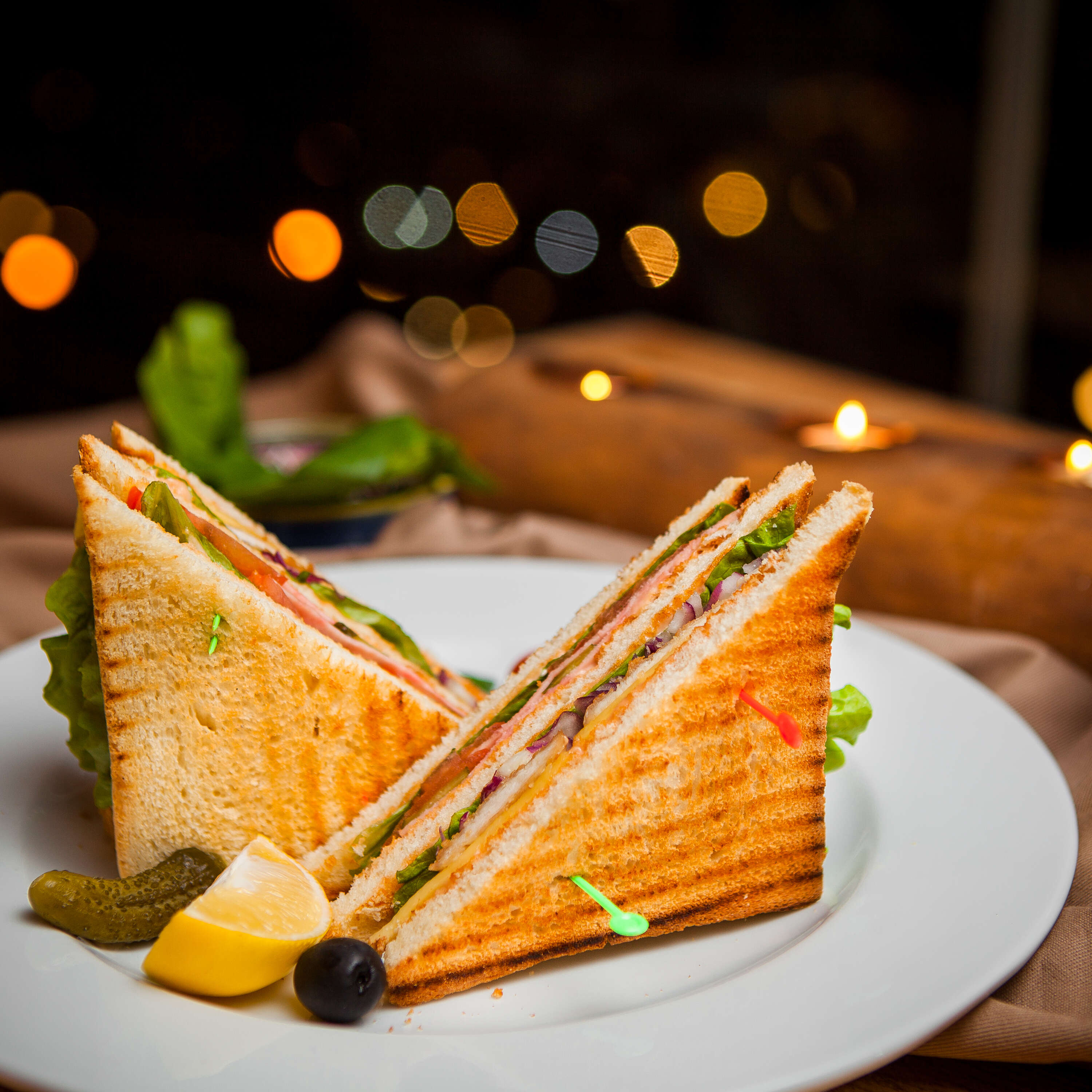 Kavurma-Kaşarlı Tost
