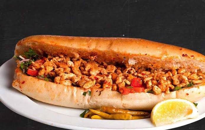Tavuk Tantuni Ekmek (Yarım)
