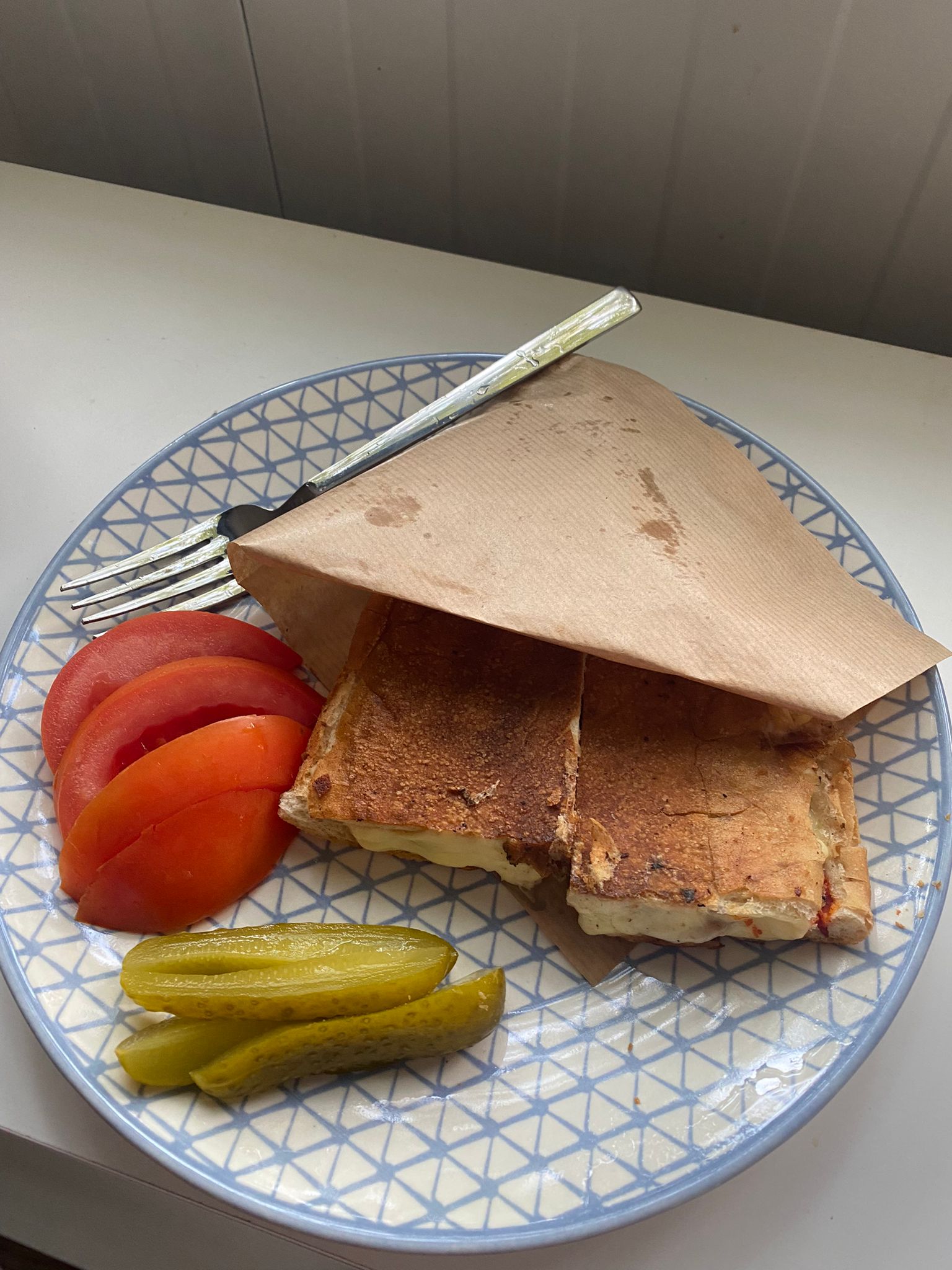 Yarım Ekmek Arası Kaşarlı Sucuklu Tost