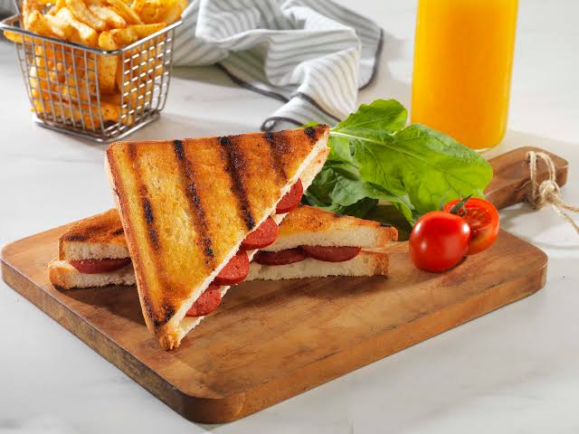 Basmalı Sucuklu Yarım  Ekmek Arası