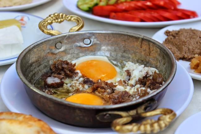 Kavurmalı Yumurta