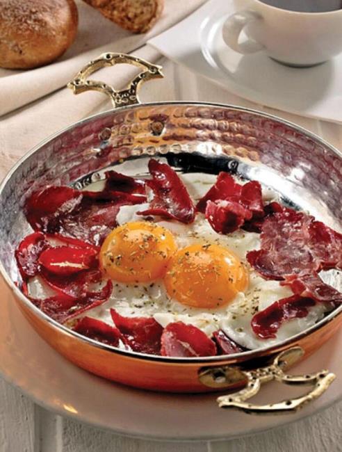 Pastırmalı Yumurta