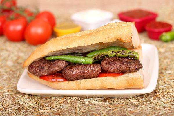 Yarım Köfte Ekmek
