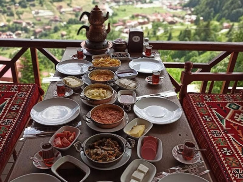 ÖZEL PAKET SERPME KAHVALTI