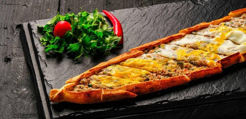 KIYMALI YUMURTALI PİDE