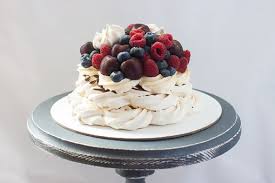 Yaban Mersinli Pavlova