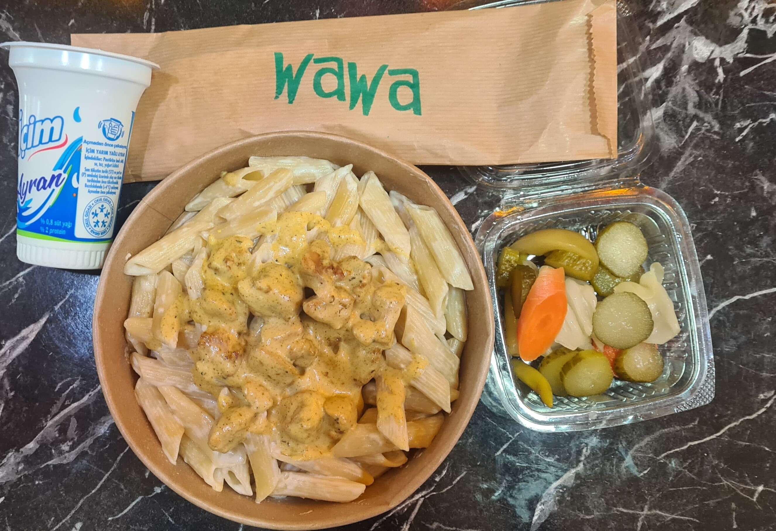 XL Köri Soslu Tavuklu Penne+ TURŞU +Ayran 