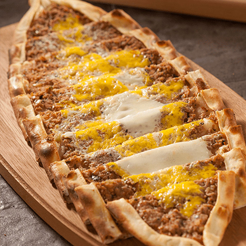 Kıymalı Kaşarlı Yumurtalı Pide