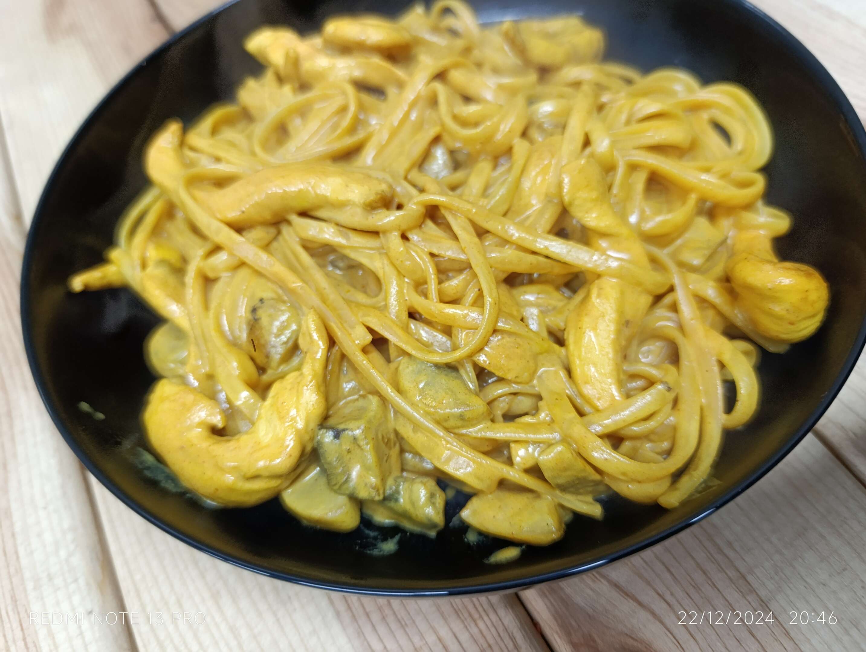 Acı Köri Mantarlı Tavuklu Linguine