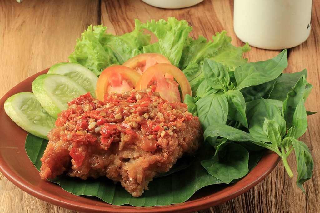 AYAM GEPREK & MORE