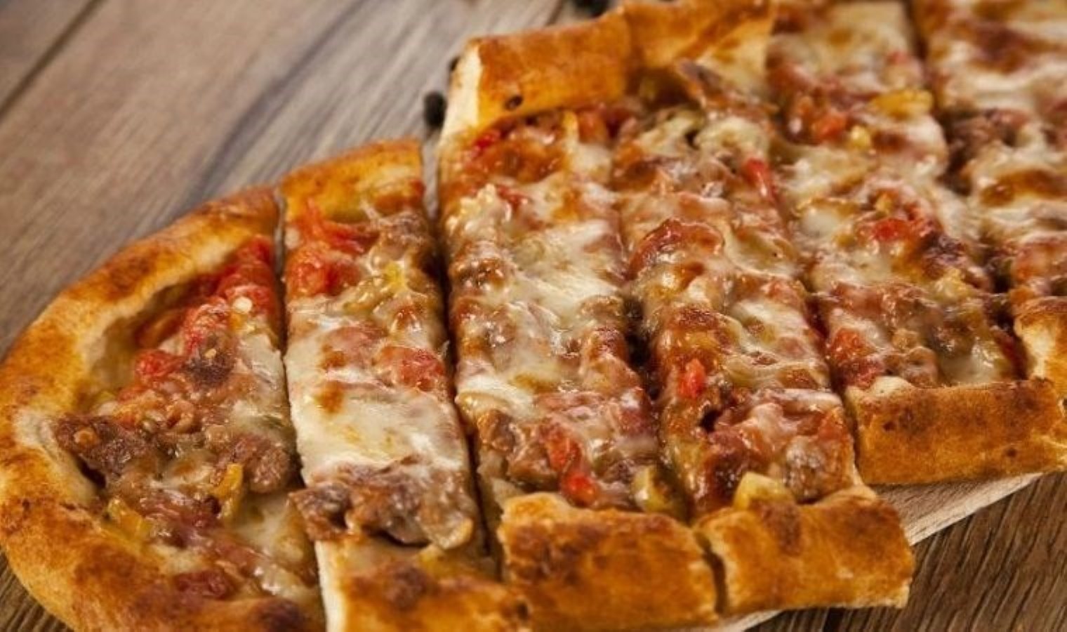 Kuşbaşılı Kaşarlı Pide