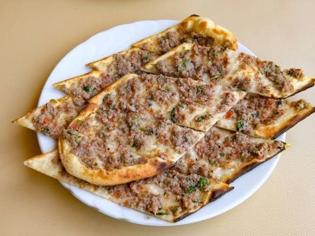1.5 Kıymalı Pide