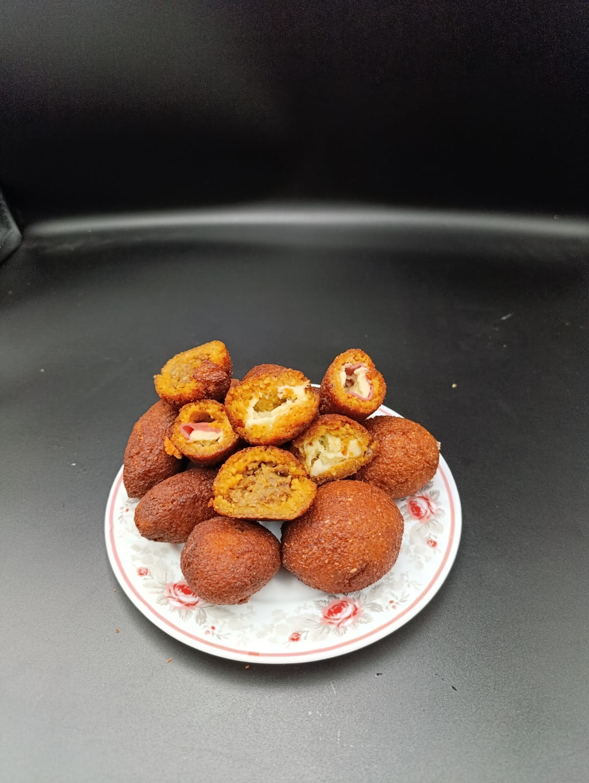 Içli köfte ( salamlı kaşarlı )