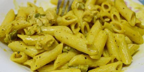 KÖRİ SOSLU MAKARNA (TAVUKLU)