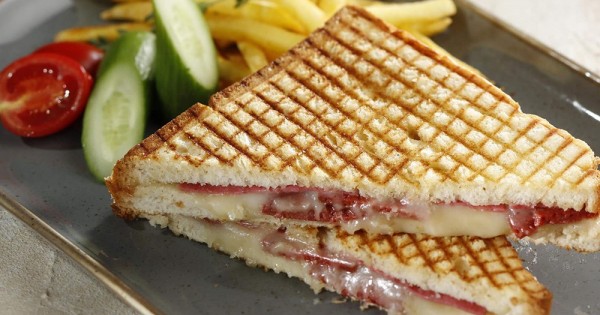 TOST KARIŞIK