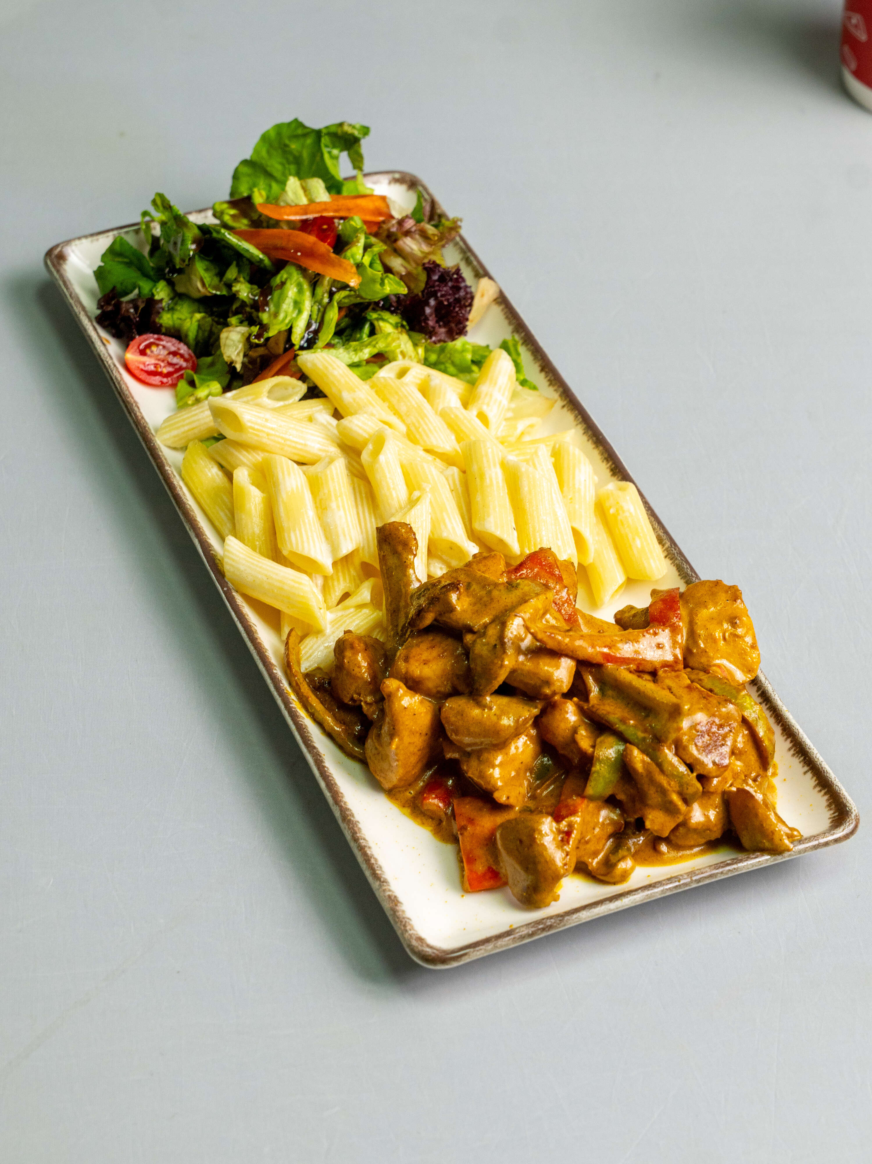 Cheddar Soslu Tavuk, Kremalı Makarna ve Salata