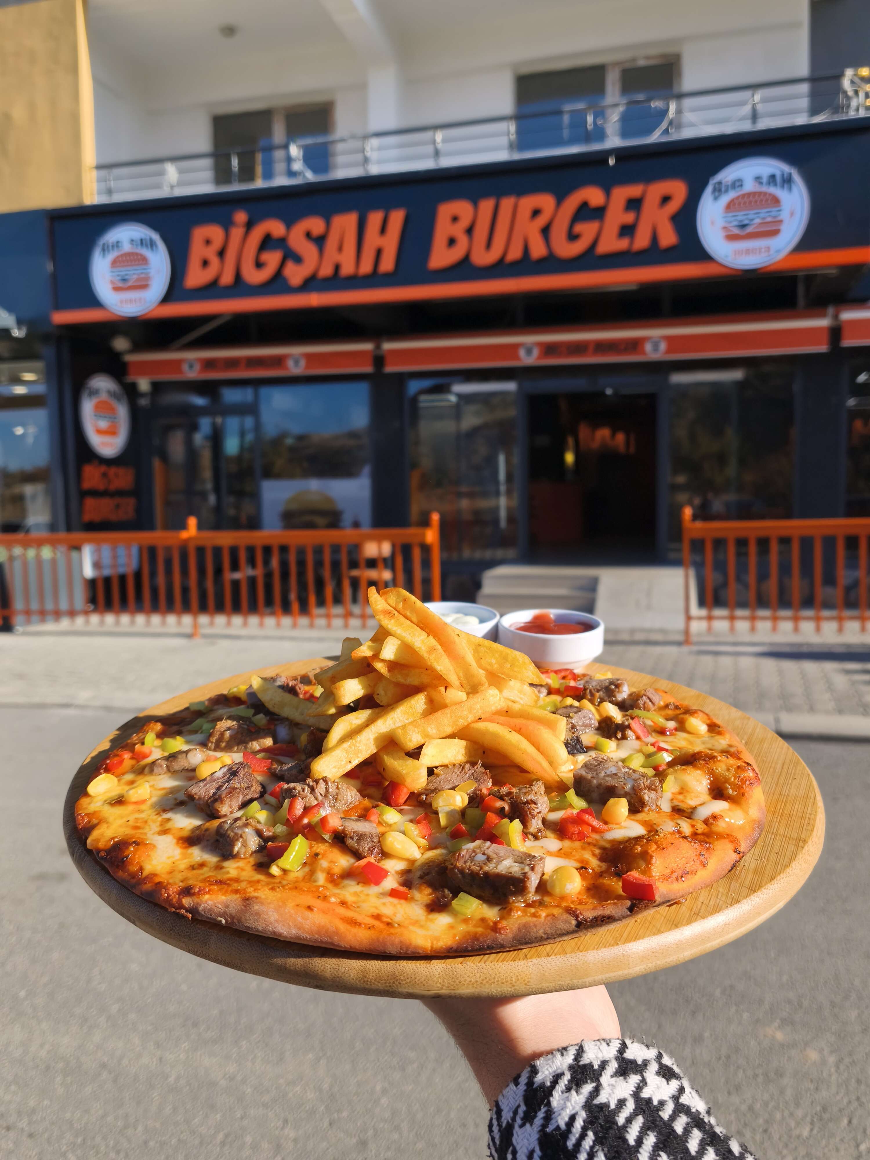 PİZZA ÇEŞİTLERİ  %100 YERLİ ÜRETİM 