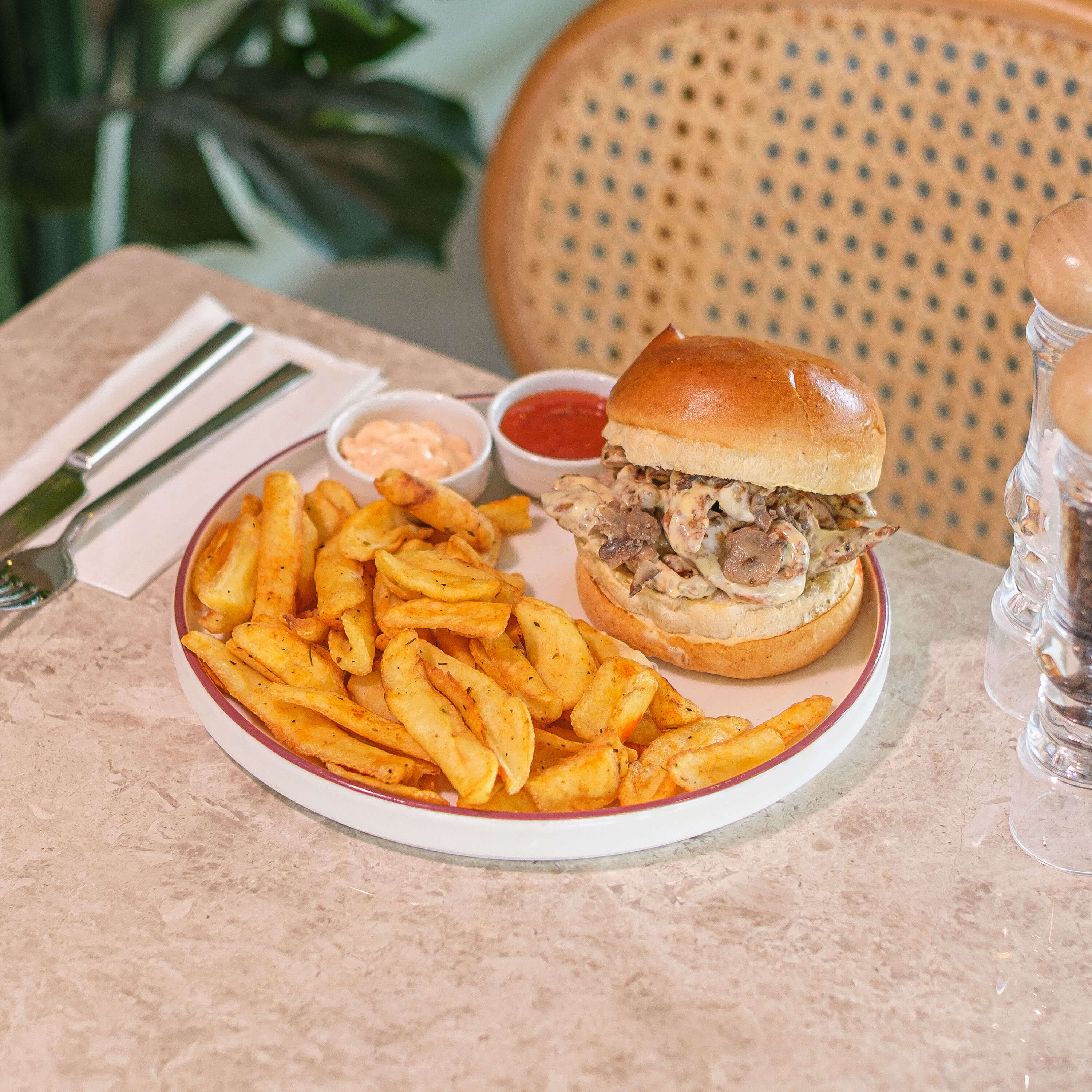 Mantar Soslu burger