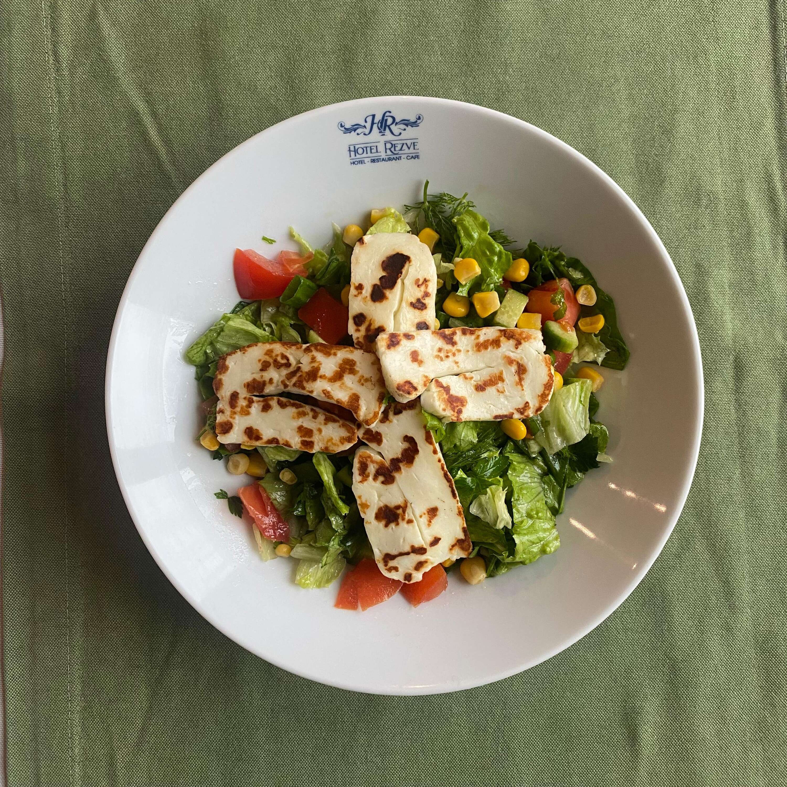 Hellimli Salata