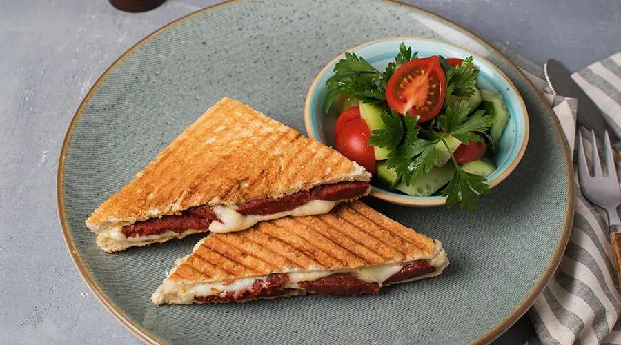Sucuklu Tost