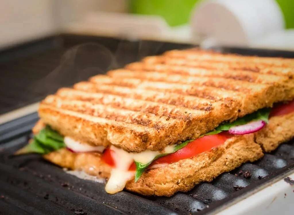 Kaşarlı Domatesli Tost