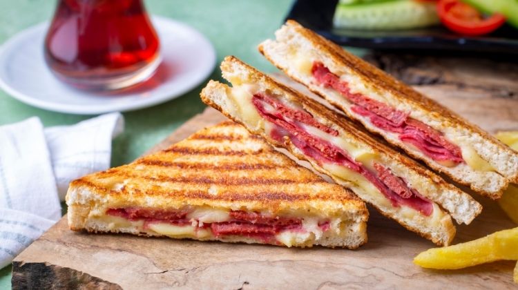 TOST SEÇKİSİ VE APERATİFLER