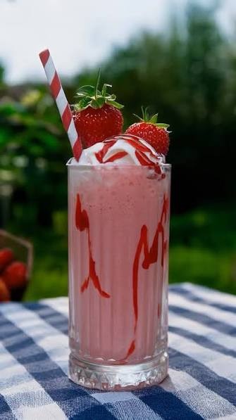 Çilek Milkshake