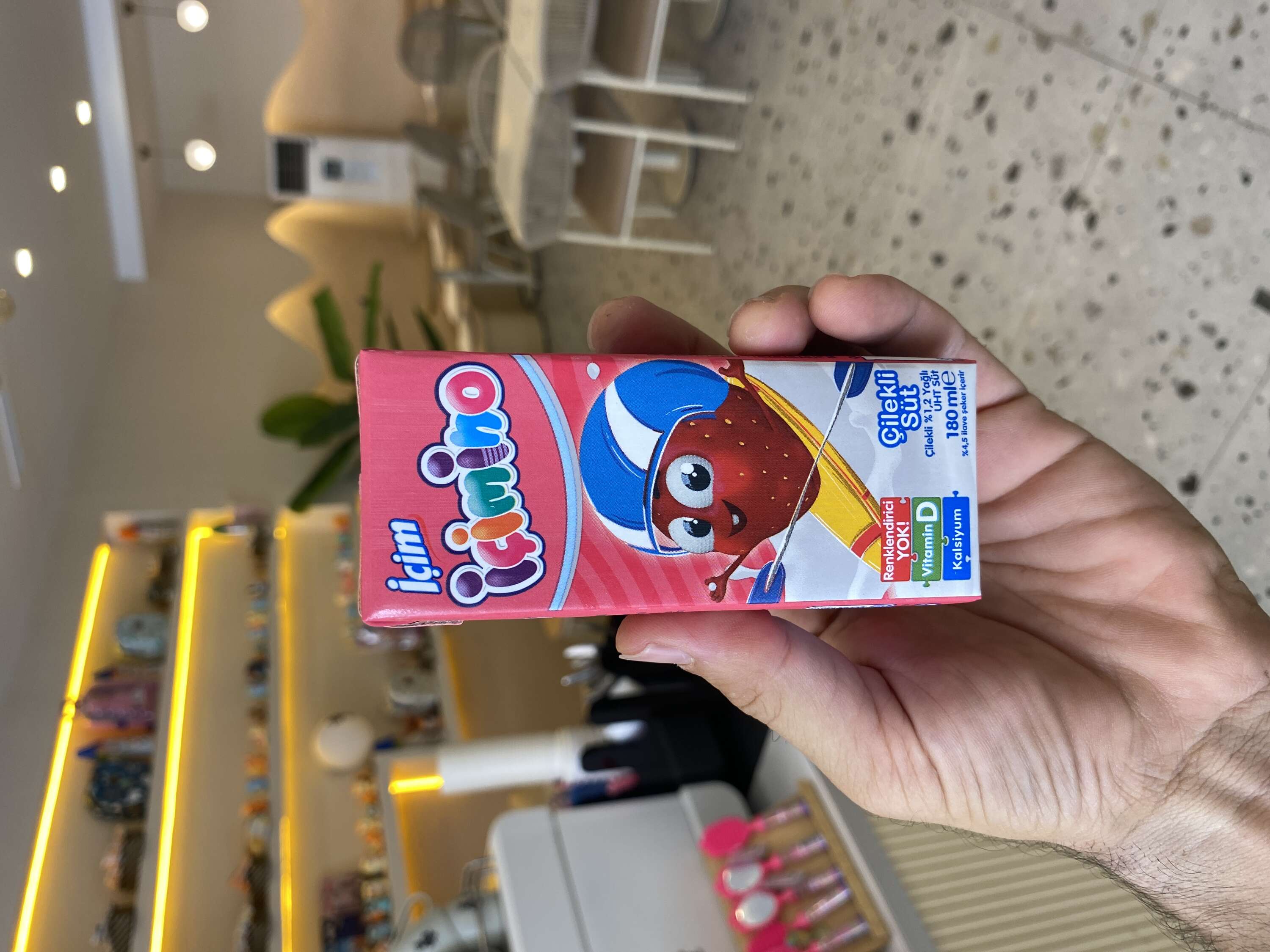 Çilekli Süt