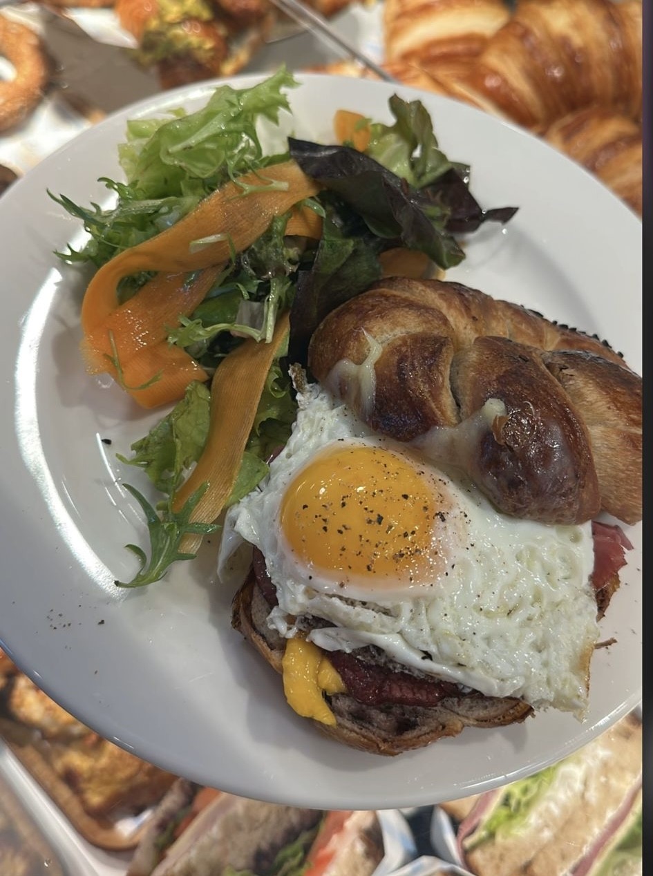 Zeytinli Açma Üstü Göz Yumurta / Olive-Filled Roll Topped with Sunny-side-up Egg