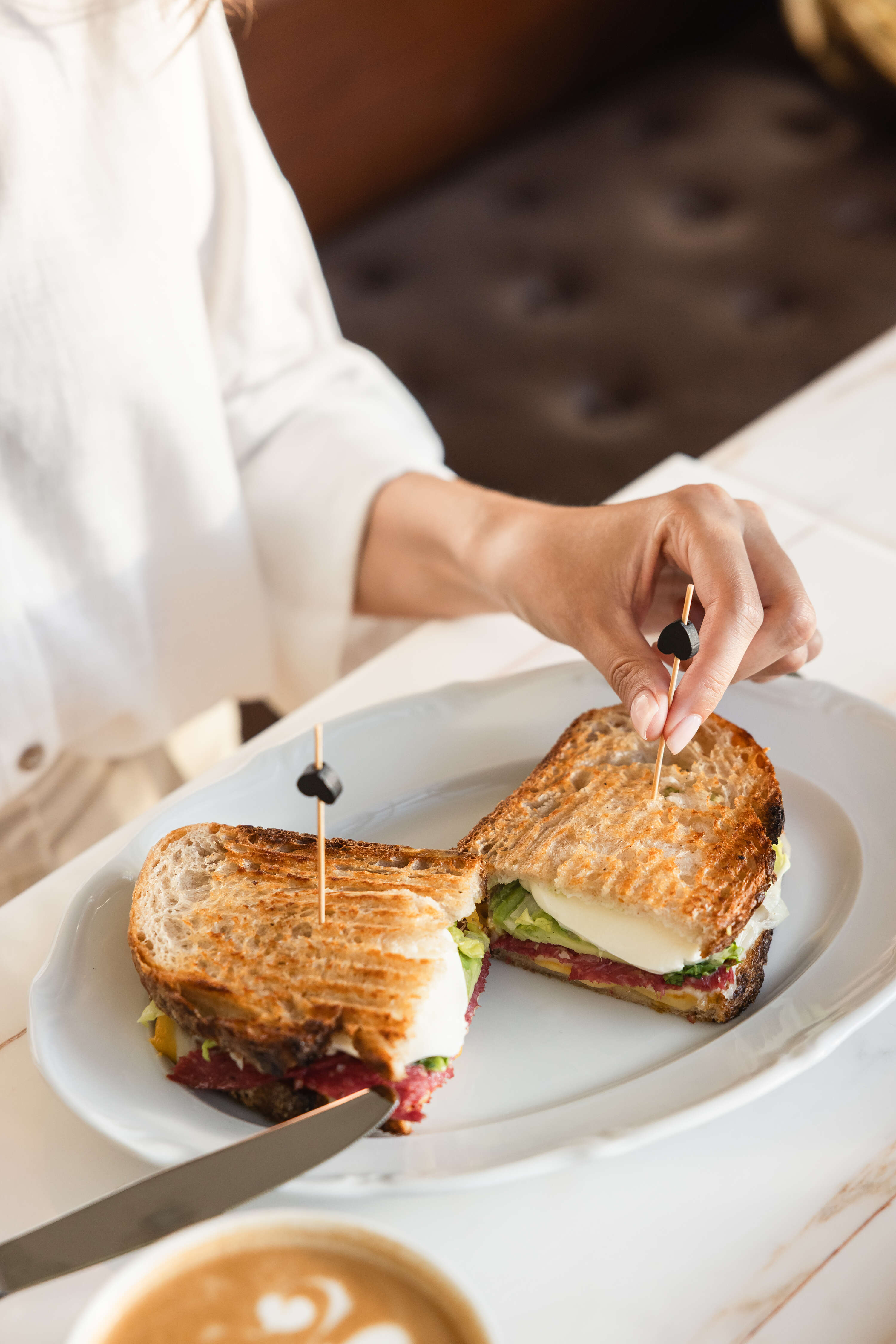 PEYNİRLİ & PESTOLU TOST / GRILLED CHEESE & PESTO