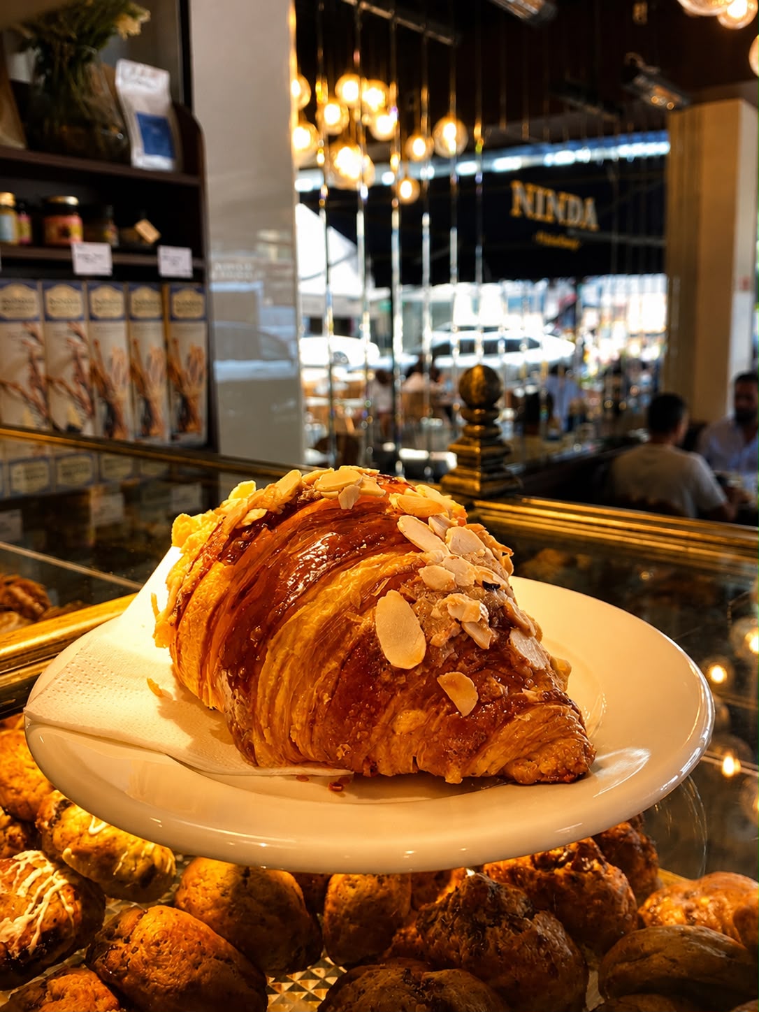 Bademli Kruvasan / Almond Croissant