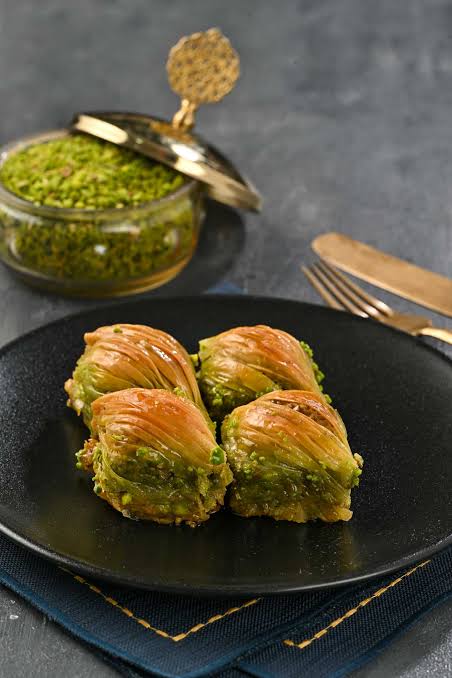 MİDYE BAKLAVA