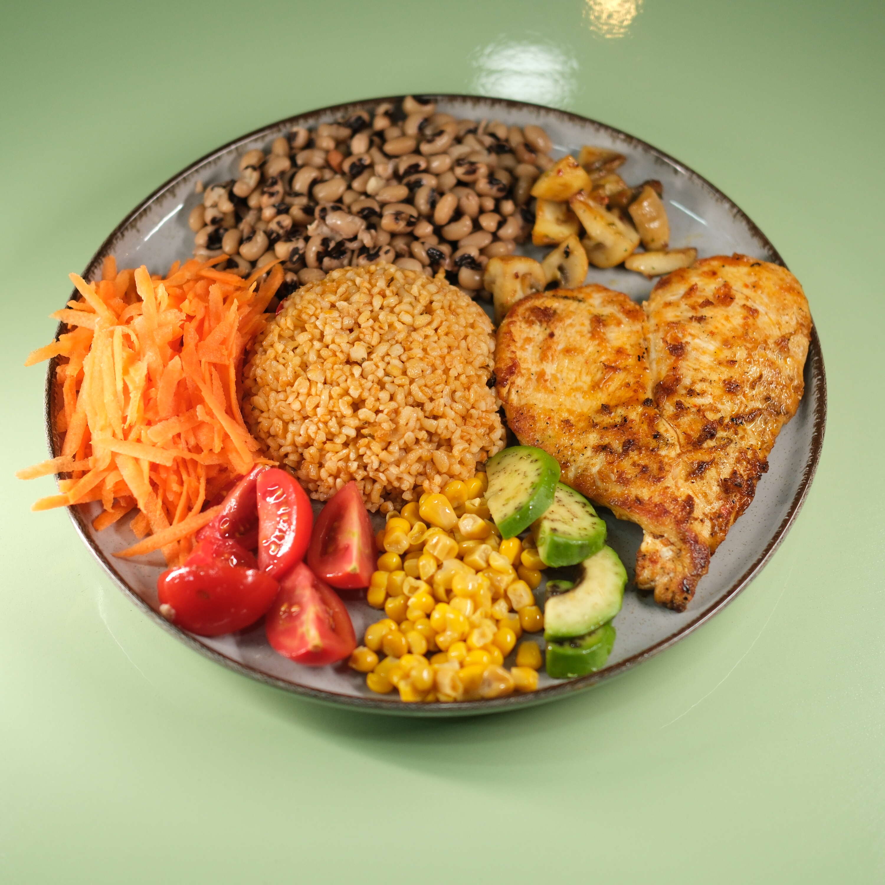Avokado Protein Tavuk Tabağı