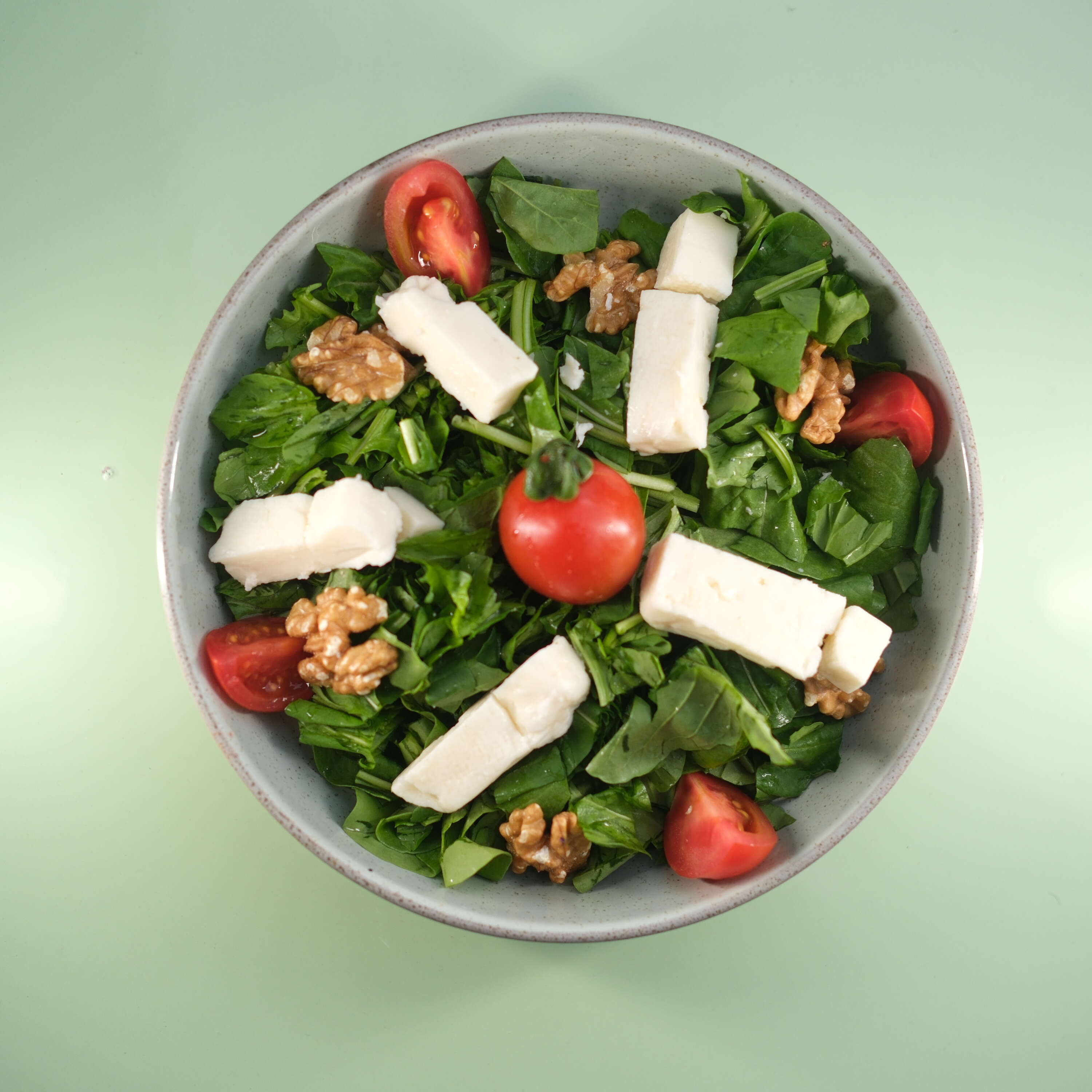 Peynirli Cevizli Roka Salatası 