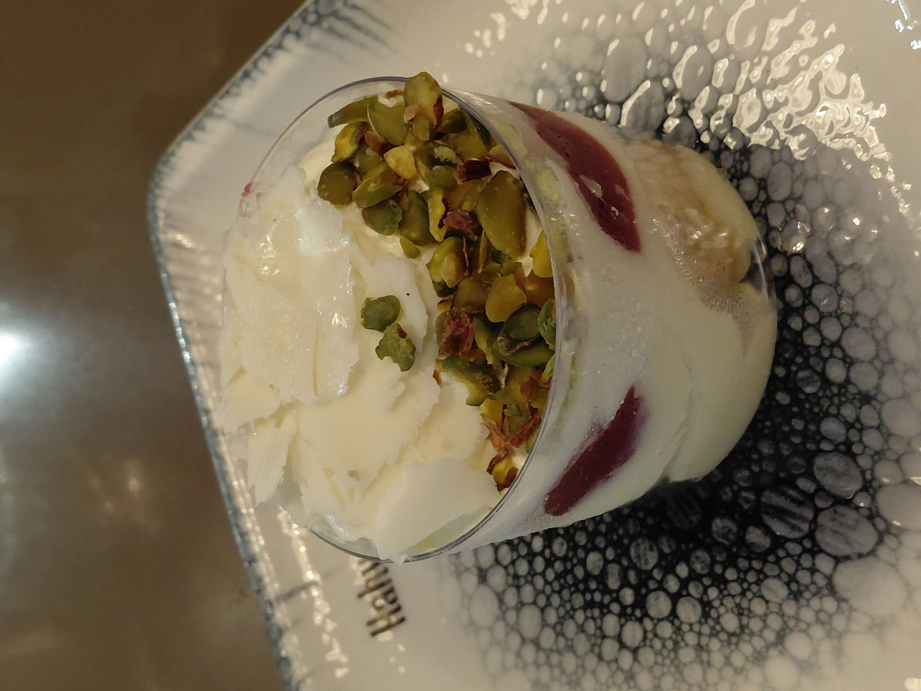 Beyaz çikolatalı profiteroll