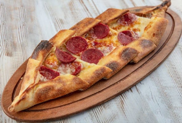 Kaşarlı Sucuklu Pide 