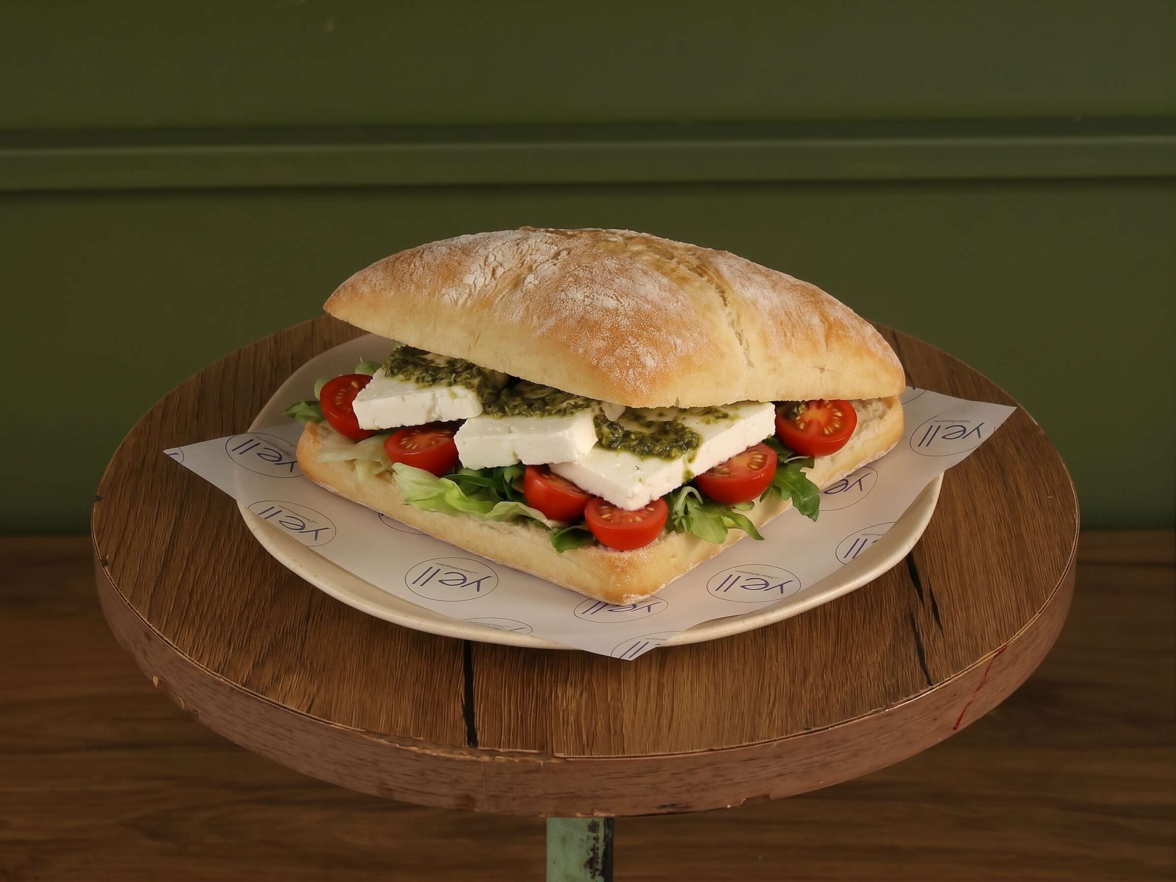 Pesto ve Beyaz Peynirli Sandviç (Pesto and White Cheese Sandwich)