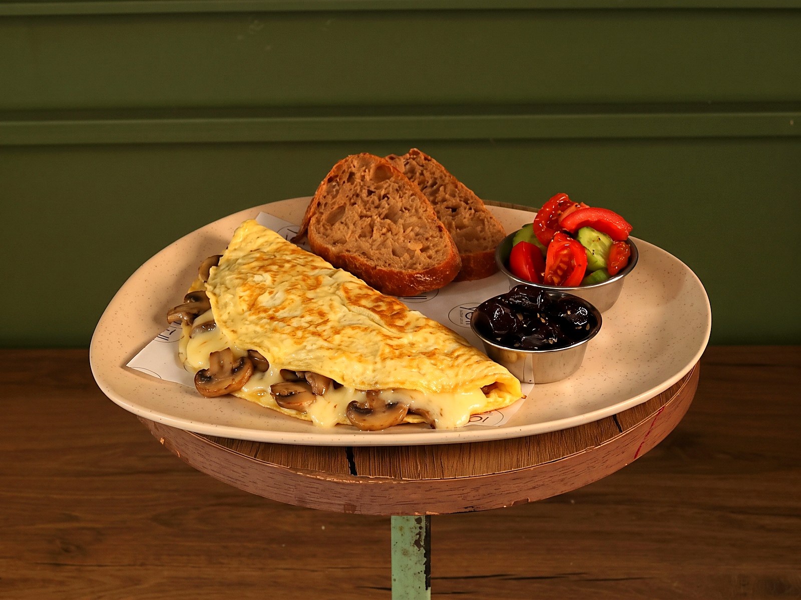 Mantarlı Kaşarlı Omlet (Mushroom and Cheese Omlette)