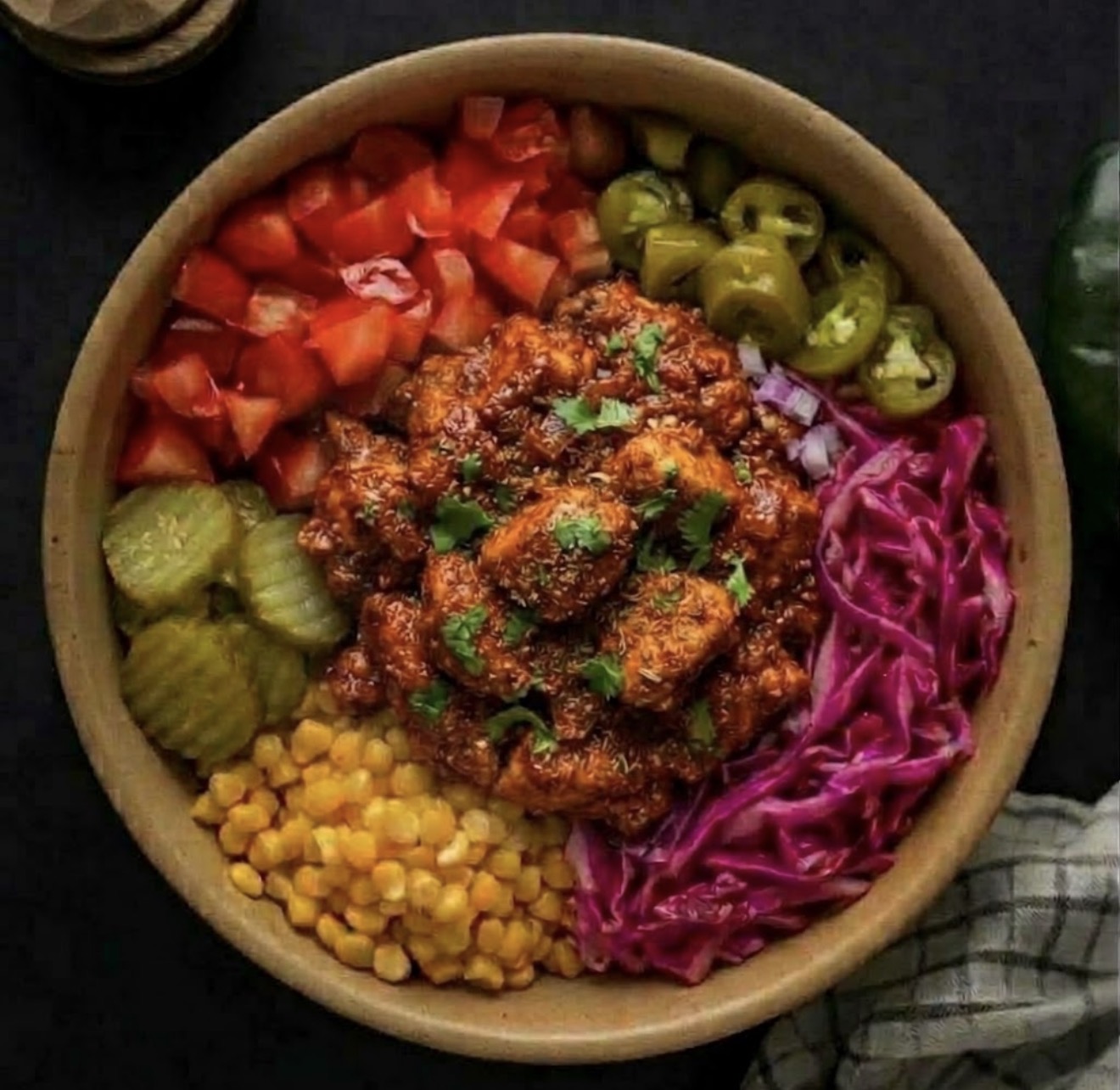 KOVADA HOT CHİLLİ SOSLU TAVUKLU PİLAV