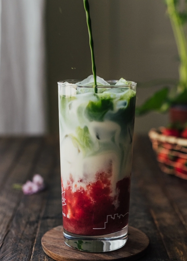 Iced Strawberry Matcha 
