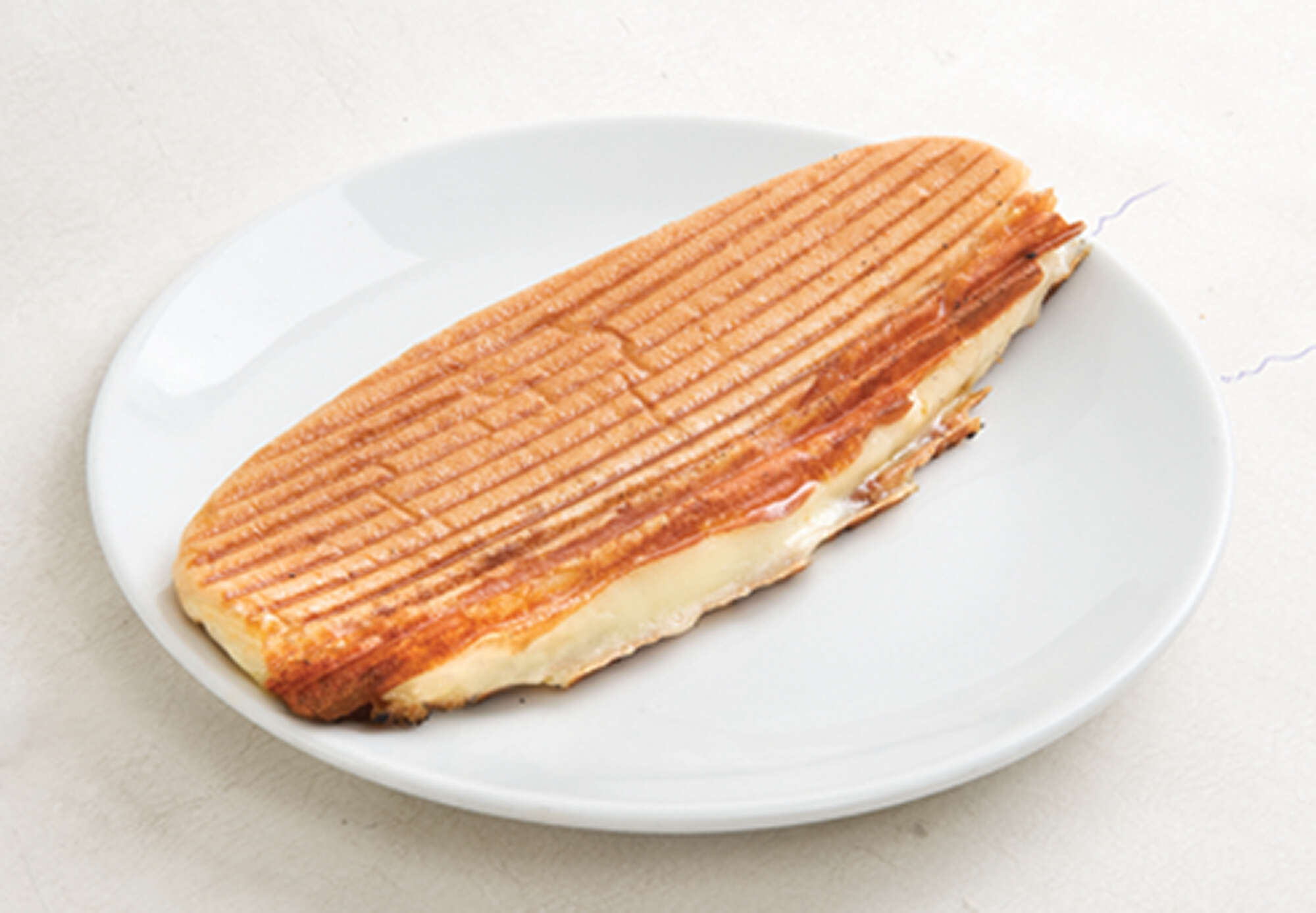 Klasik Ekmek Sucuklu Tost