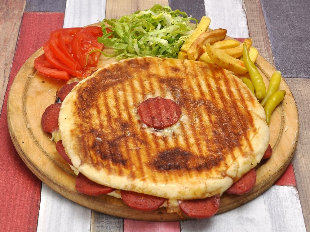 Bazlama Sucuklu Tost