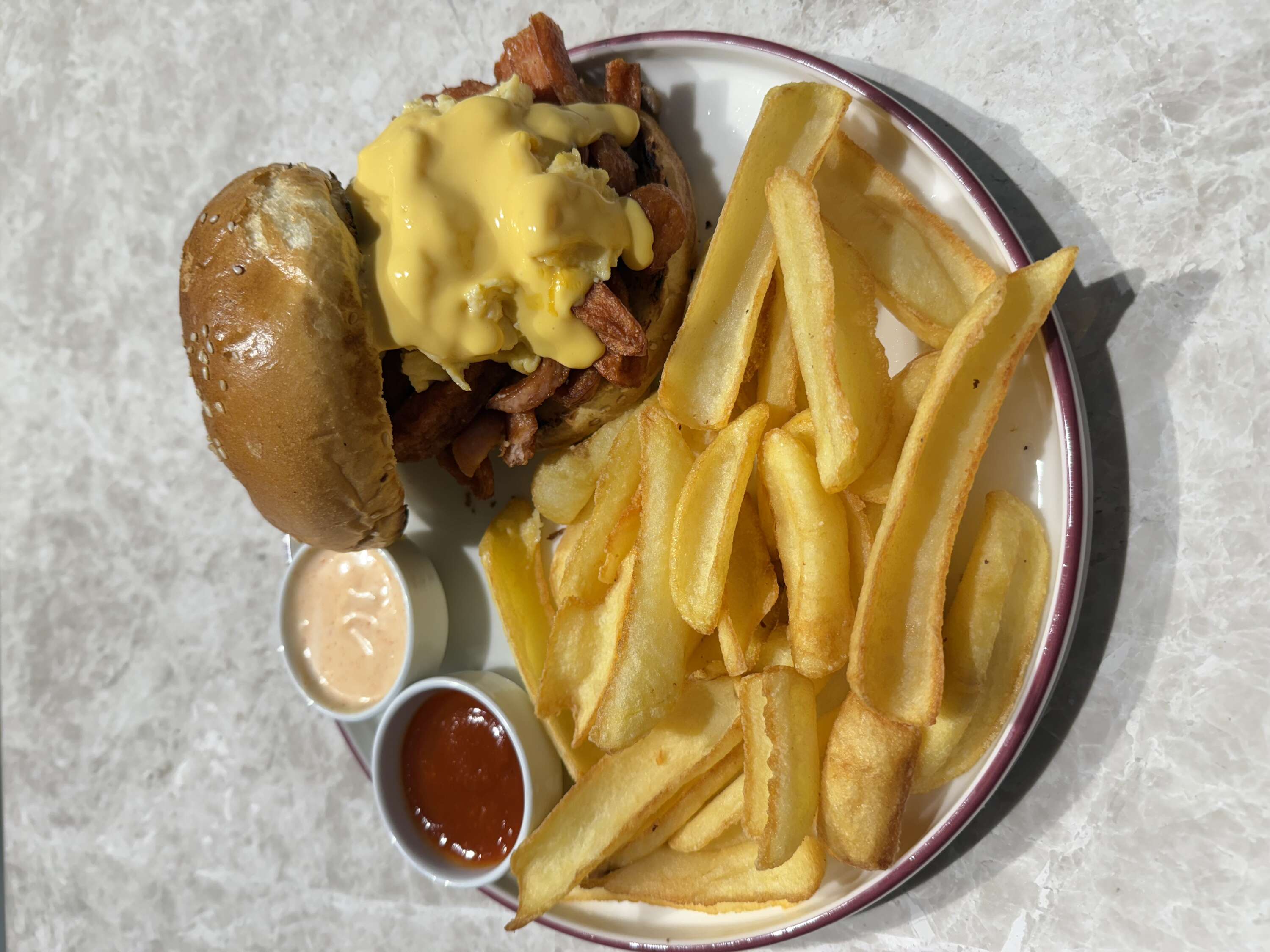 Burger Kahvaltı Füme Tavuk sosis