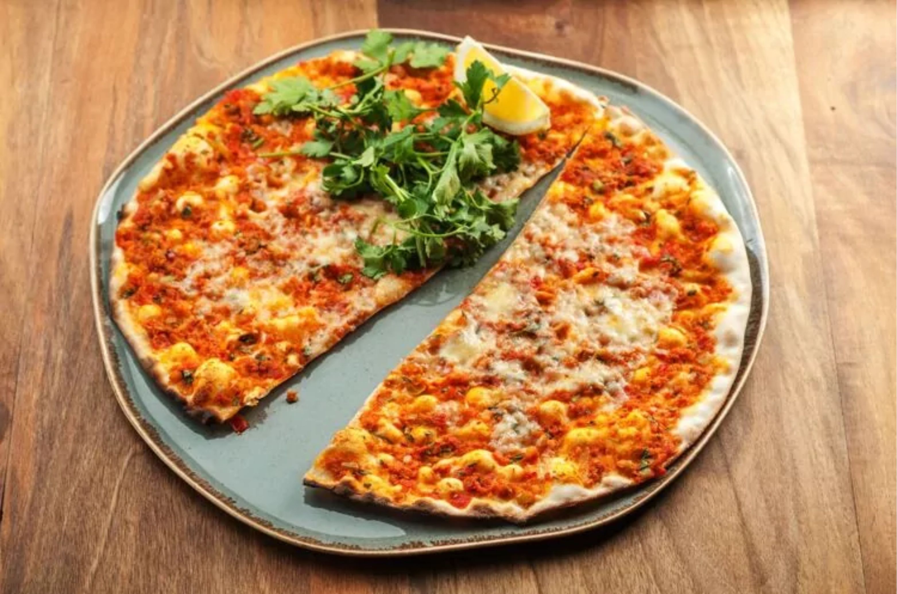 Kaşarlı Lahmacun